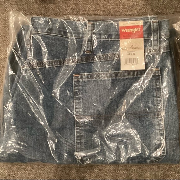 Wrangler Classic Carpenter Jeans in Size 42” x 30” - NWT - Picture 4 of 4